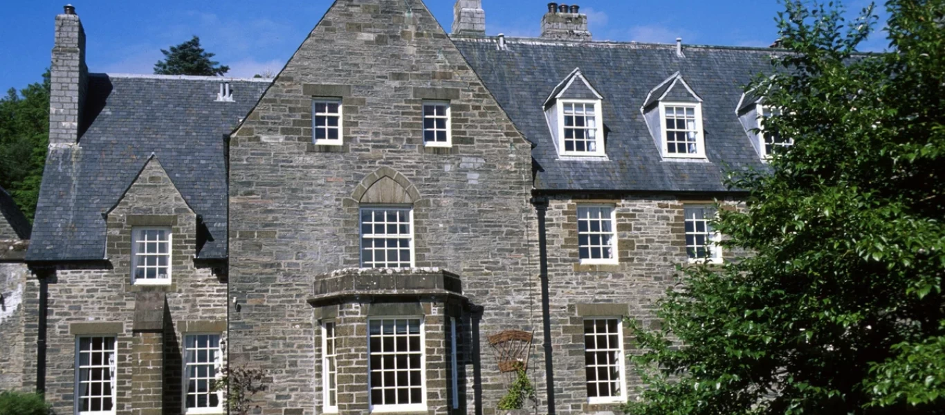 Σκωτία: Για 2,25 εκατ. δολάρια πωλείται το κτίριο όπου εκπαιδεύονταν κατάσκοποι & δολοφόνοι του Β' ΠΠ (φώτο)